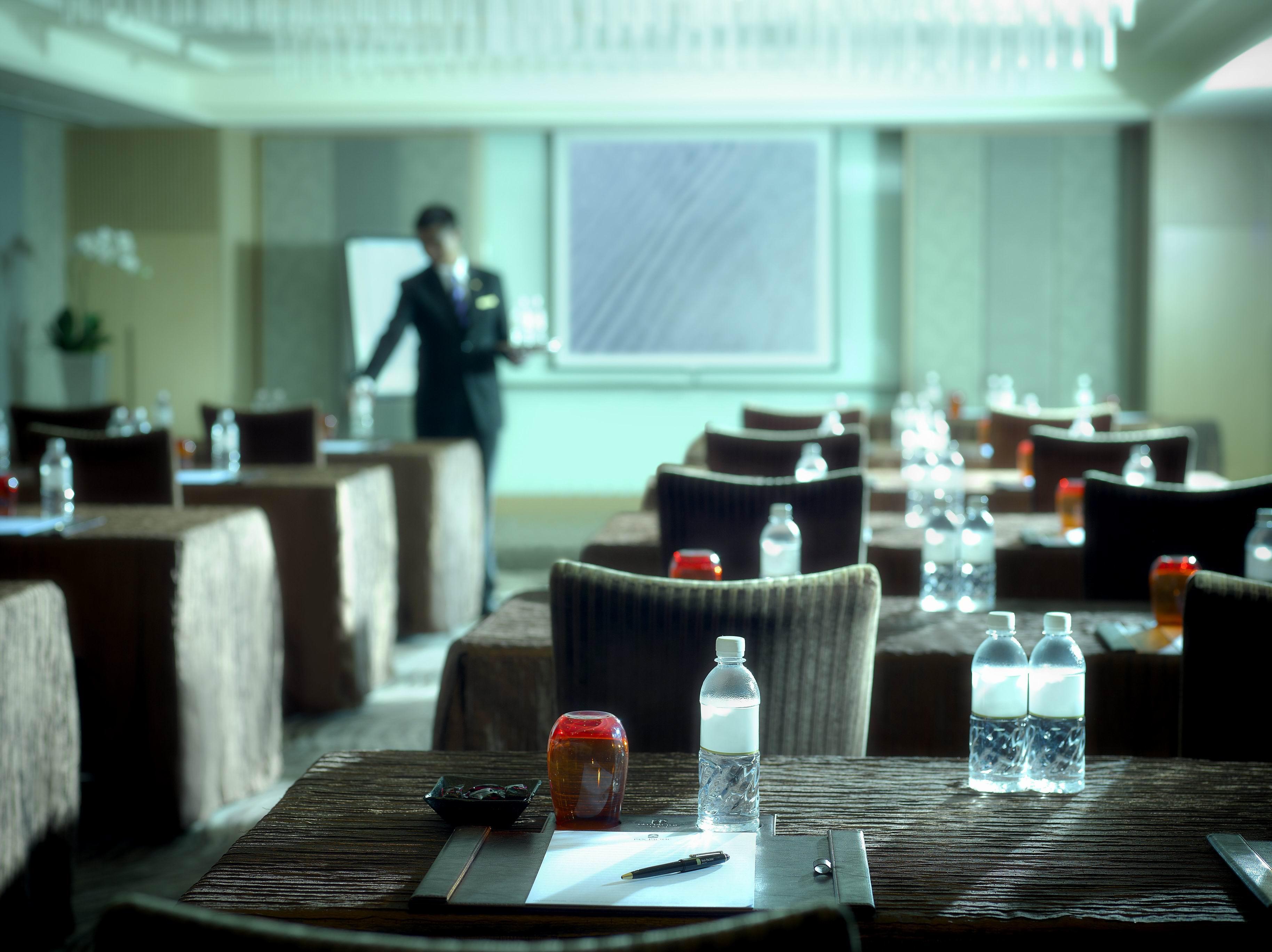 Pan Pacific Orchard Hotel Singapore Exterior photo A meeting room