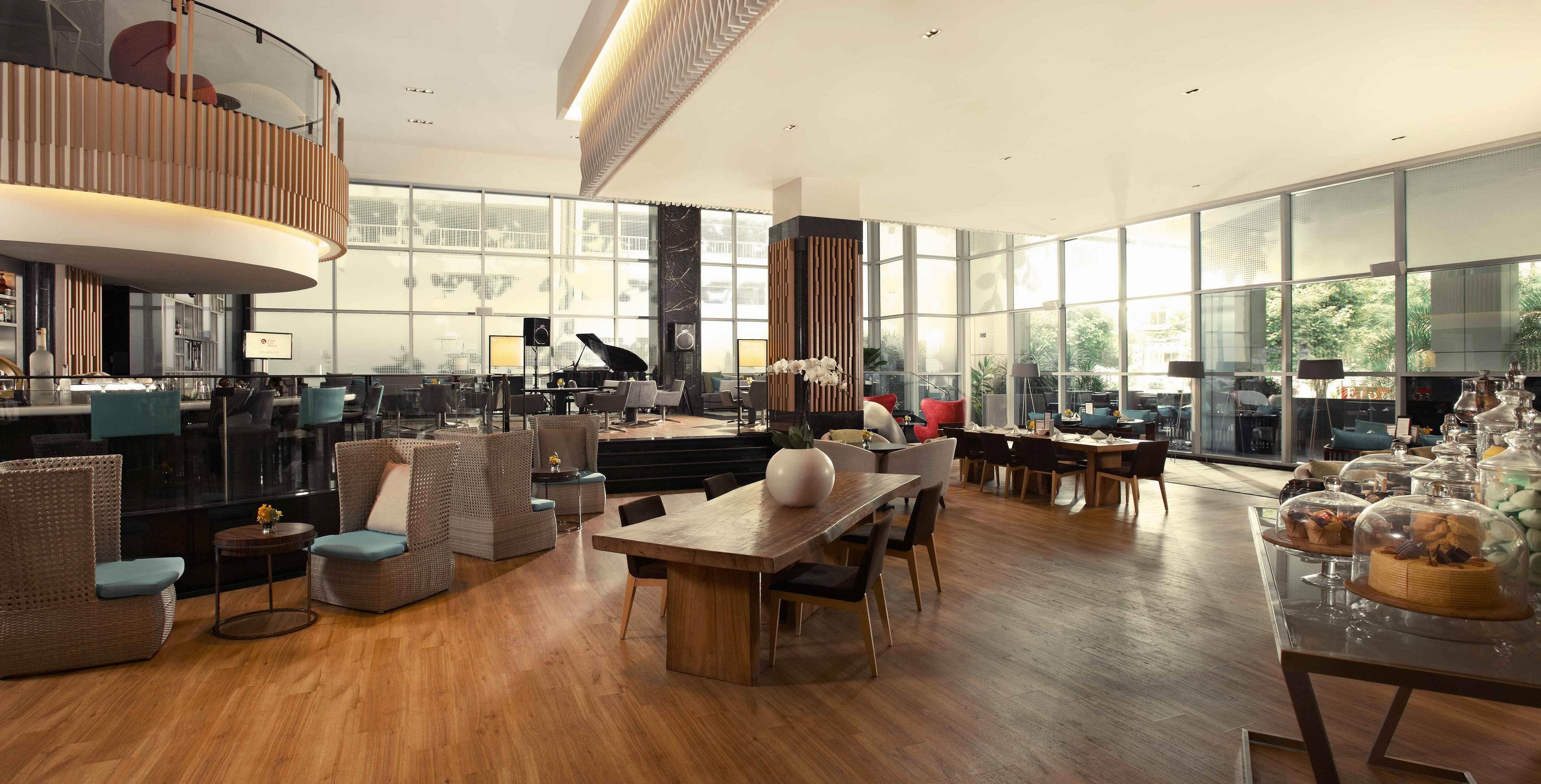 Pan Pacific Orchard Hotel Singapore Restaurant photo The lounge at KLIA
