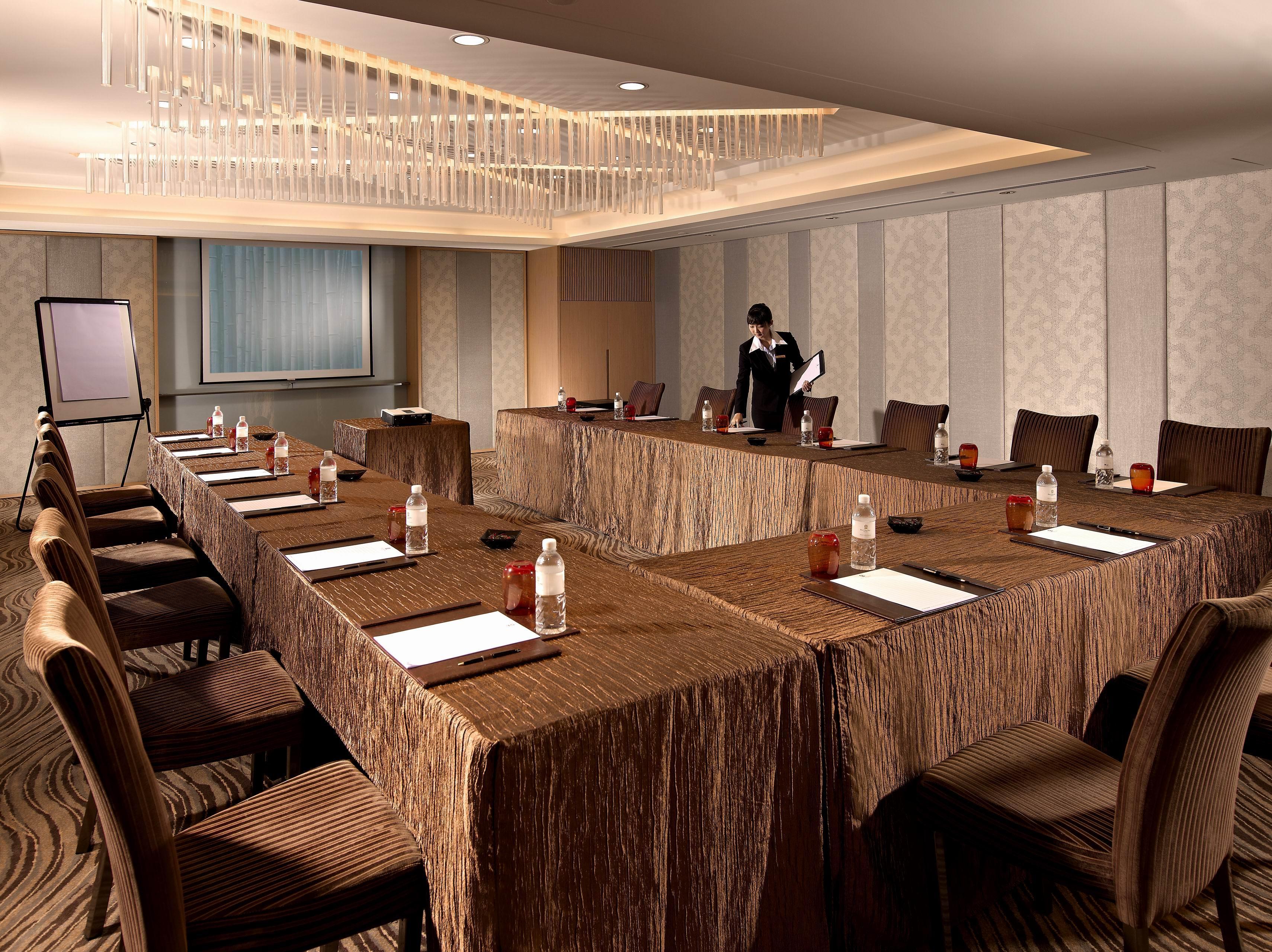 Pan Pacific Orchard Hotel Singapore Exterior photo A meeting room at the Mandarin Oriental, Kuala Lumpur