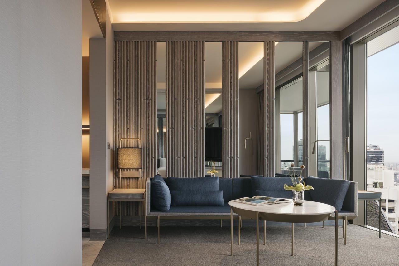 Pan Pacific Orchard Hotel Singapore Exterior photo The living room of a suite at the hotel