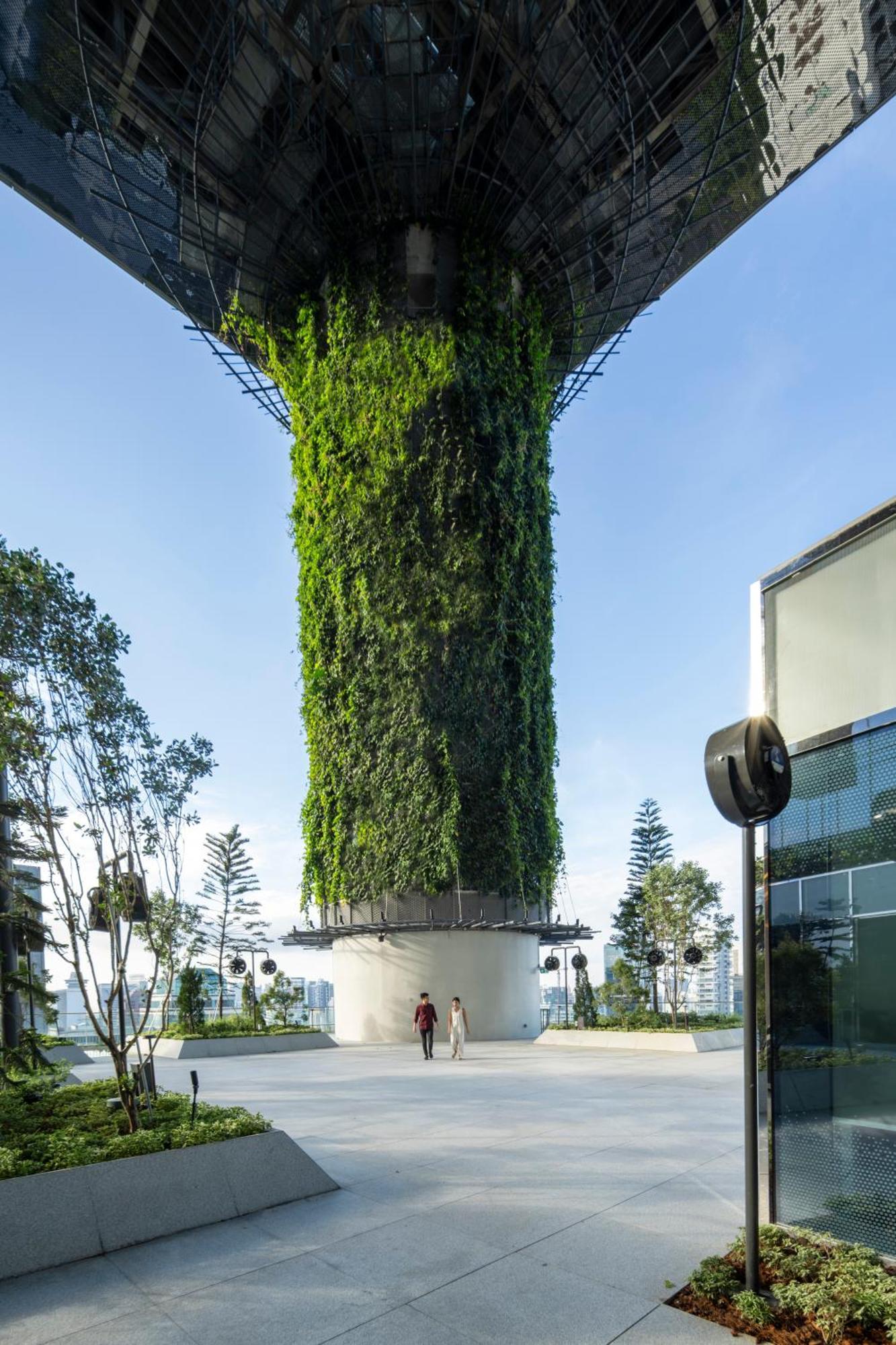 Pan Pacific Orchard Hotel Singapore Exterior photo The Green Spine