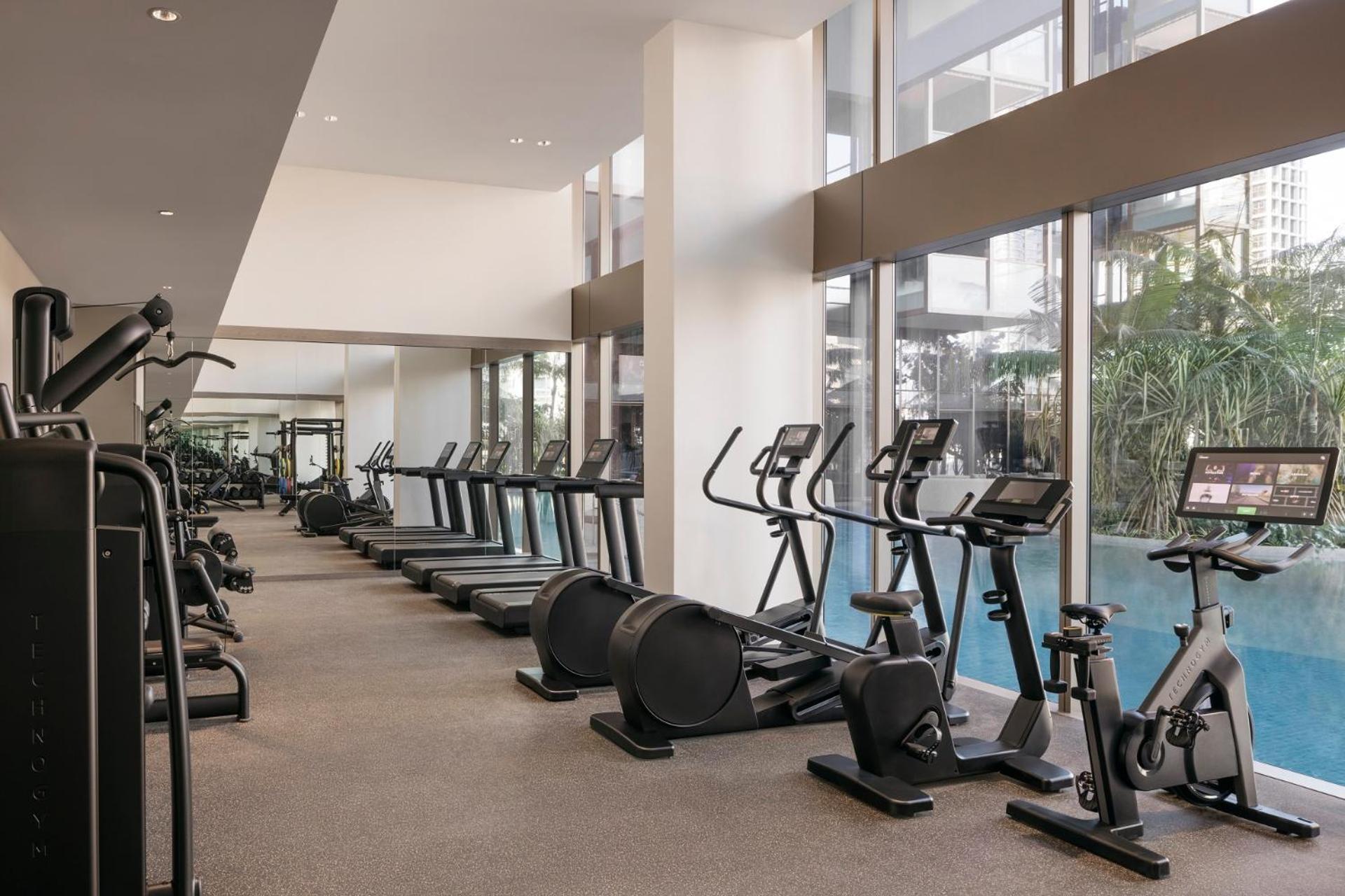 Pan Pacific Orchard Hotel Singapore Exterior photo The gym at The Landmark
