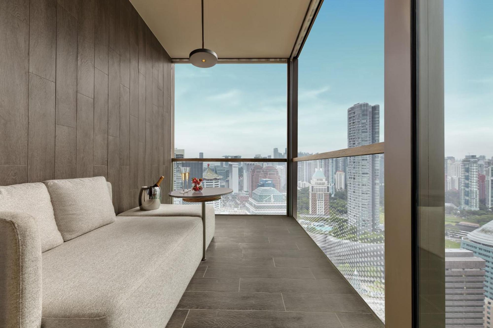 Pan Pacific Orchard Hotel Singapore Exterior photo Balcony