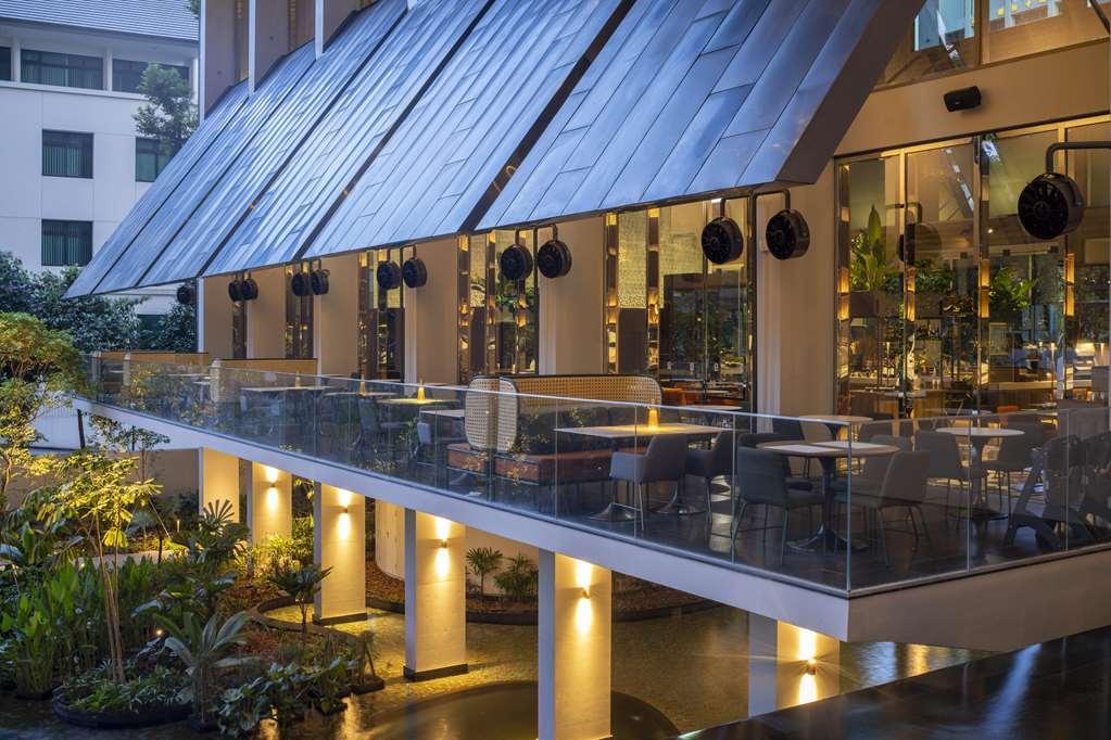 Pan Pacific Orchard Hotel Singapore Restaurant photo The interior of the hotel